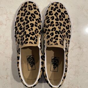 Women’s Vans Slip-ons- leopard print Sz 8.5